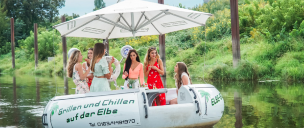Motorboot Donut-Boot 2 mit integriertem Holzkohlegrill mieten