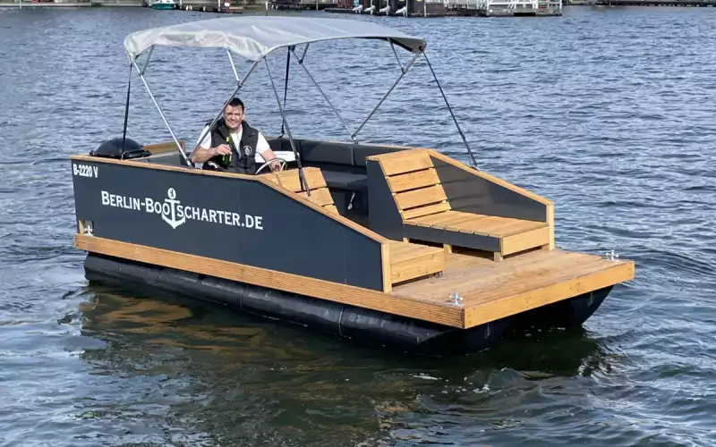 6 Personen Partyfloß Bacardi in Berlin