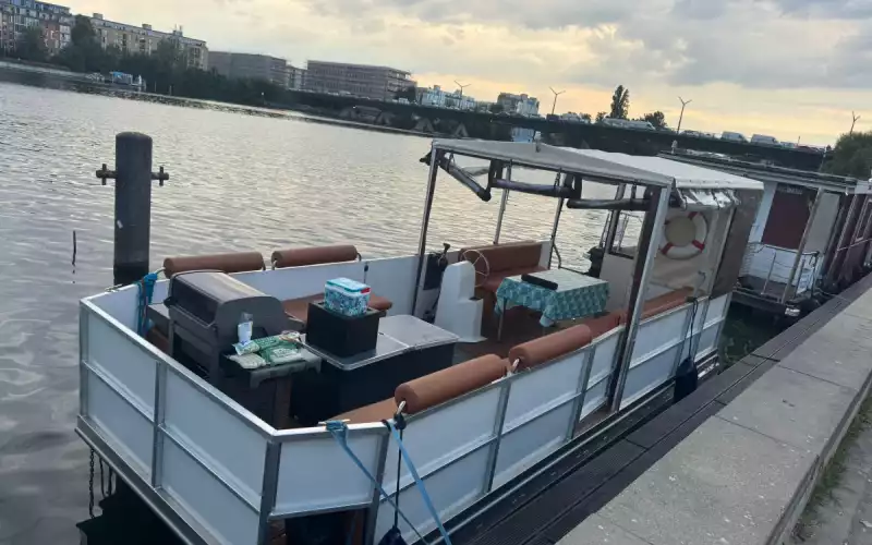 Partyfloß in Berlin für bis zu 12 Personen