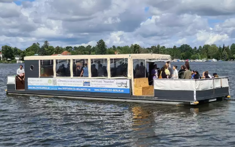 Floß Poseidon in Berlin