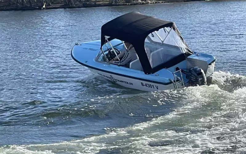 Führerscheinfreies 4-Personen Motorboot San Miguel