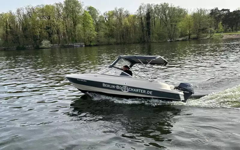 Führerscheinfreies 5-Personen Motorboot Malibu