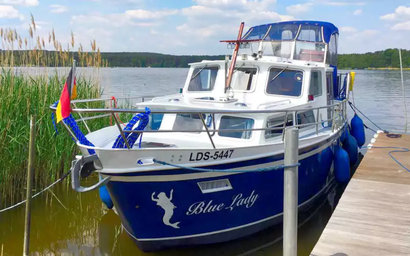 Motorboot Blue Lady mit Kabinen