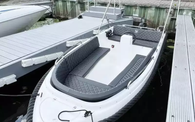 Führerscheinfreies Motorboot Nautic Base 500 in Berlin