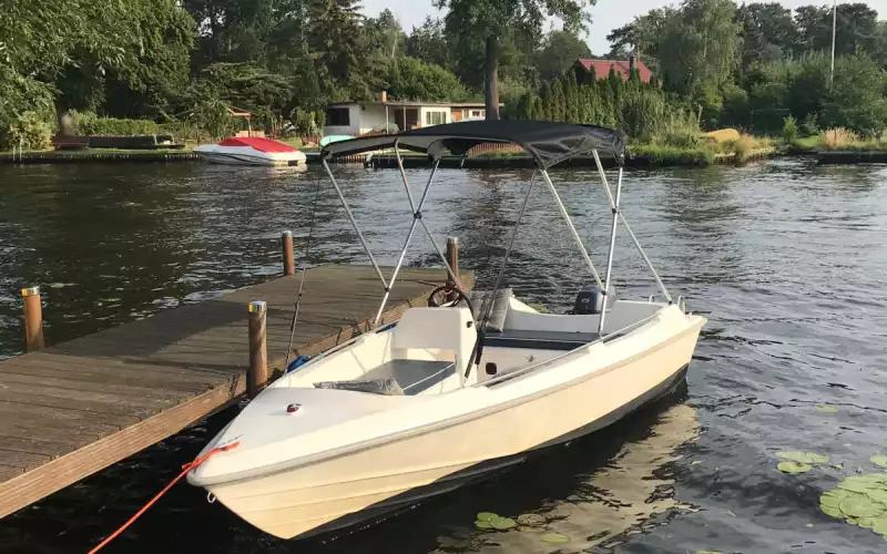 Führerscheinfreies Motorboot Oscar in Berlin