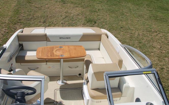 Boote auf Trailer Bayliner 642 ?Indigo? Bild 4