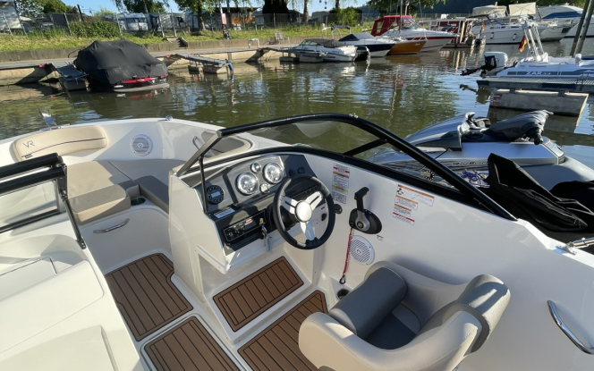Boote auf Trailer Christel 3 - Bayliner VR4 Bowrider Bild 5