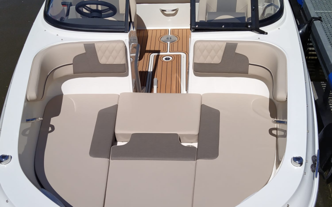 Boote auf Trailer Christel 3 - Bayliner VR4 Bowrider Bild 7