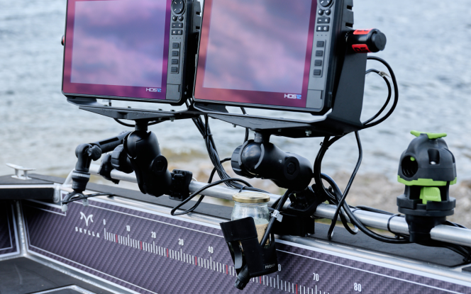 Boote auf Trailer Skylla 420 ALU - ePropulsion Navy 3.0 Evo Bild 5