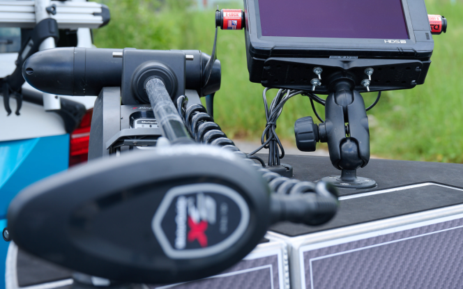 Boote auf Trailer Skylla 420 ALU - ePropulsion Navy 3.0 Evo Bild 4