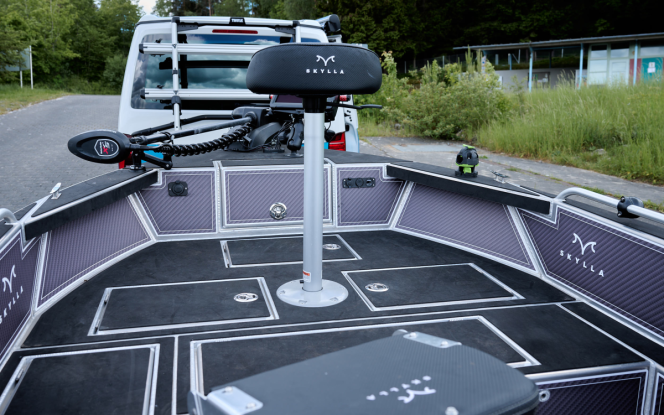 Boote auf Trailer Skylla 420 ALU - ePropulsion Navy 3.0 Evo Bild 3