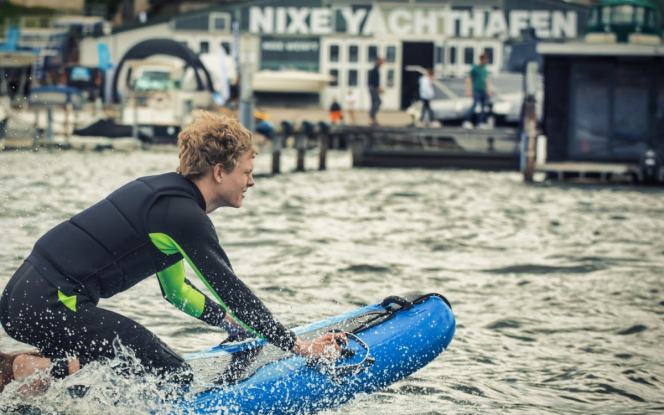 eFoilen eFoil Kurse & Verleih Bild 3