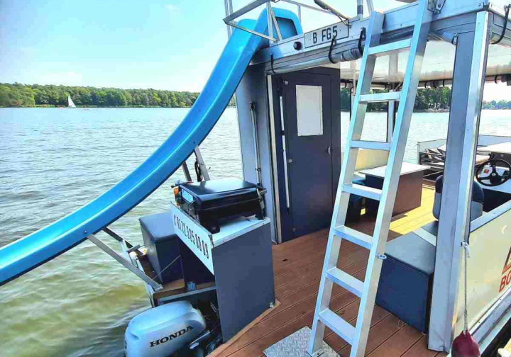 Floss 18 Pers. Partyboot mit Rutsche mieten Berlin Köpenick 15 PS ohne Führerschein mit WC Bild 4