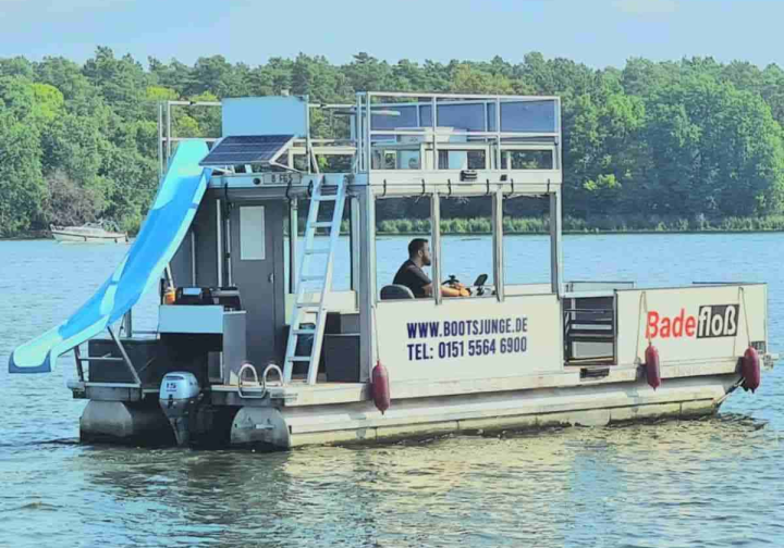 Floss 18 Pers. Partyboot mit Rutsche mieten Berlin Köpenick 15 PS ohne Führerschein mit WC Bild 1