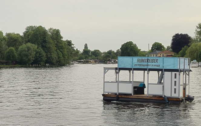 Floss Floß mieten in Berlin – Rumtreiber II - Partyfloß für bis zu 8 Personen Bild 3