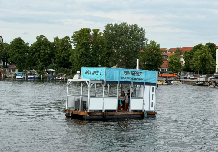Floss Floß mieten in Berlin ? Rumtreiber II - Partyfloß für bis zu 8 Personen Bild 4
