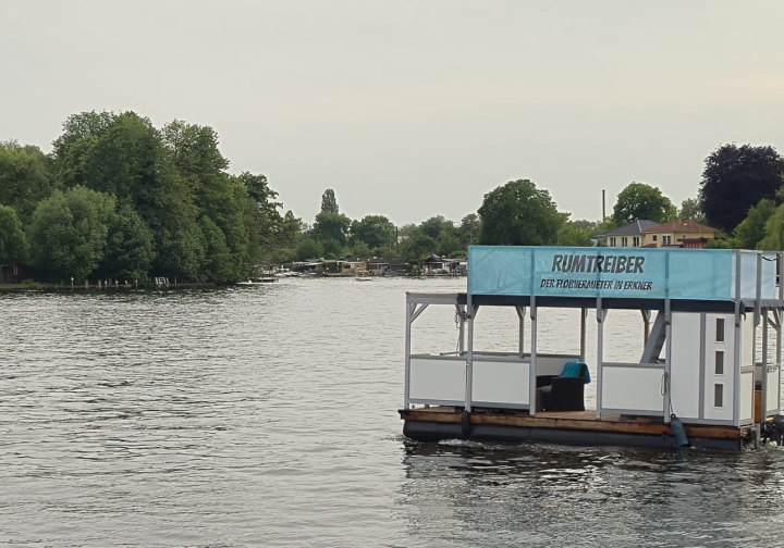 Floss Floß mieten in Berlin ? Rumtreiber II - Partyfloß für bis zu 8 Personen Bild 3