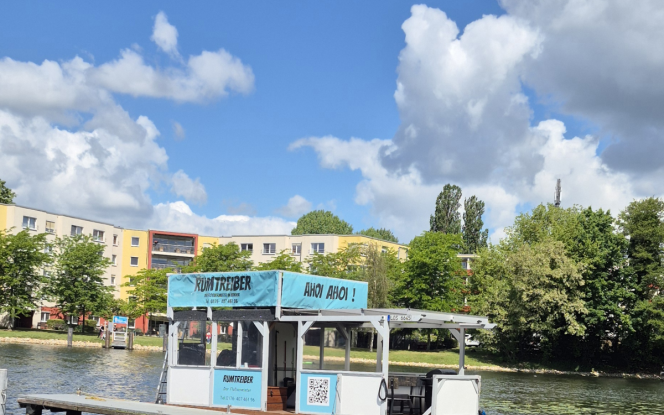 Floss Floß mieten in Berlin – Rumtreiber Partyfloß für bis zu 12 Personen Bild 2