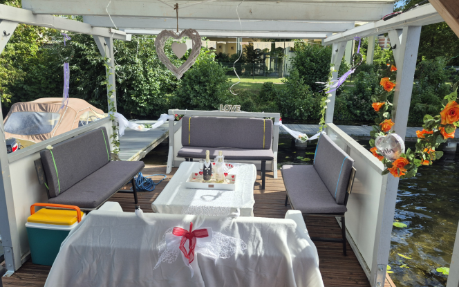 Floss Floß mieten in Berlin – Rumtreiber Partyfloß für bis zu 12 Personen Bild 6