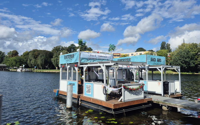 Floss Floß mieten in Berlin – Rumtreiber Partyfloß für bis zu 12 Personen Bild 2