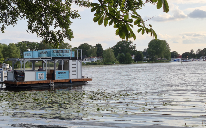 Floss Floß mieten in Berlin – Rumtreiber Partyfloß für bis zu 12 Personen Bild 1
