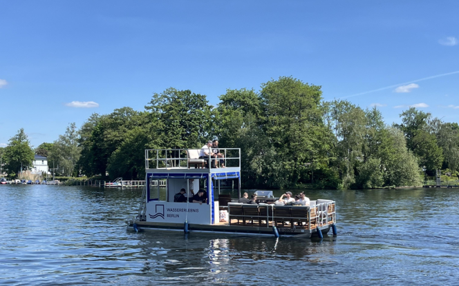 Floss IsLa I - Grillboot  - Eventboot - auf dem Tegeler See - bis zu 14 Personen - Wassererlebnis-Berlin Bild 1