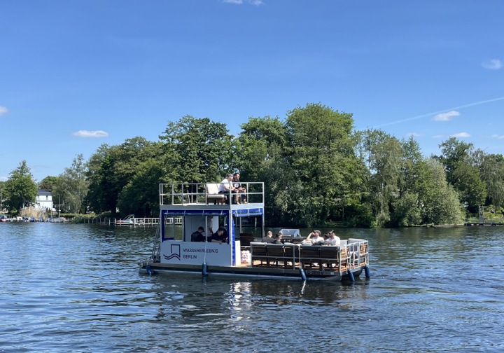 Floss IsLa I - Grillboot  - Eventboot - auf dem Tegeler See - bis zu 14 Personen - Wassererlebnis-Berlin Bild 1