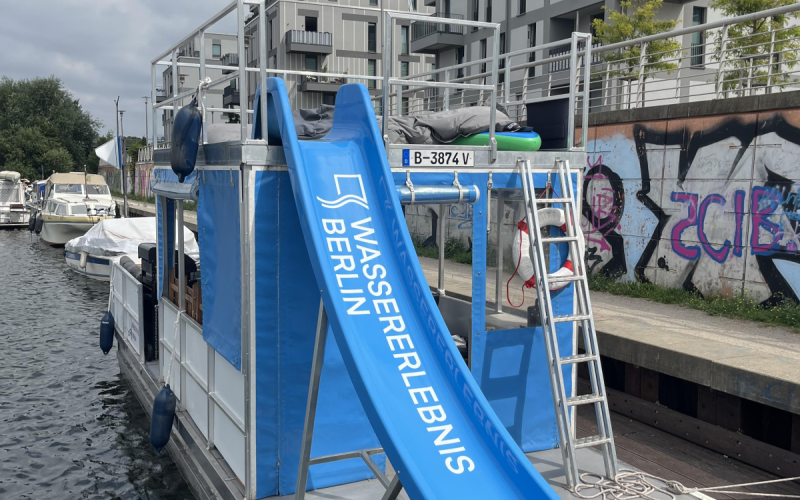 Floss IsLa II Grillboot - Eventboot - auf dem Tegeler See - bis zu 14 Personen - Wassererlebnis-Berlin mit Rutsche Bild 2