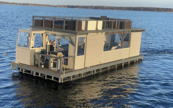 Floss Party Floss - Berlin-Bootscharter Bild 1