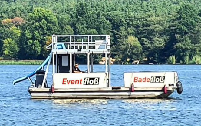 Floss Partyboot mieten Berlin Köpenick 15 PS ohne Führerschein mit WC 18 Pers. Bild 1