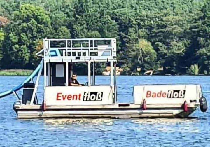 Floss Partyboot mieten Berlin Köpenick 15 PS ohne Führerschein mit WC 18 Pers Bild 1