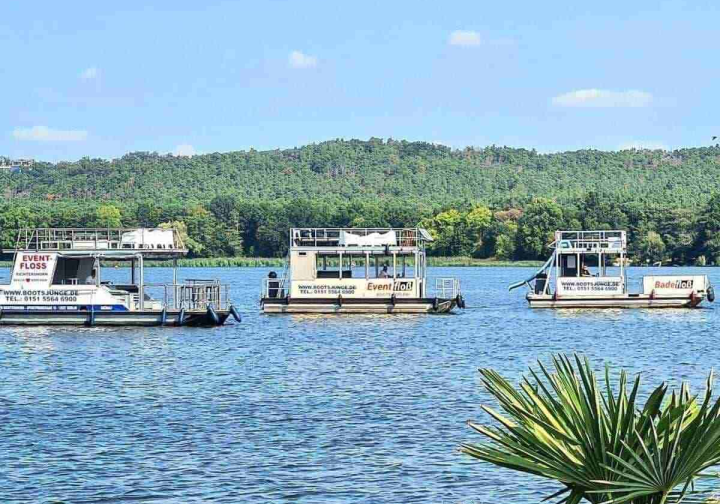 Floss Partyboot mieten Berlin Köpenick 15 PS ohne Führerschein mit WC 18 Pers Bild 5