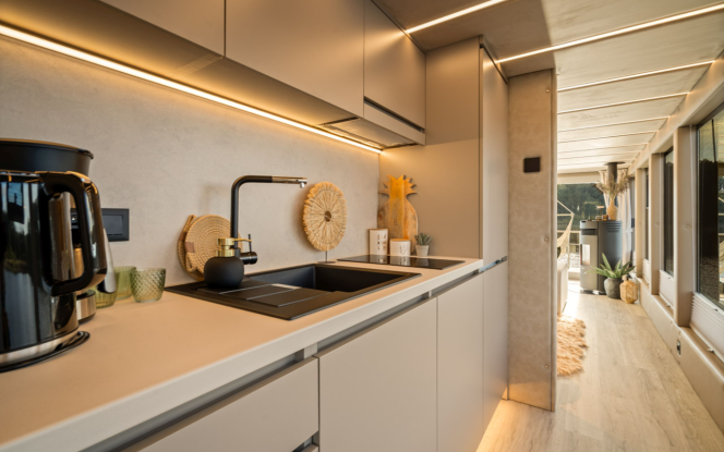 Hausboot 5 Sterne Ferienwohnung mit Blick auf den See | Lake Suite Bild 17