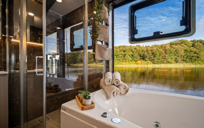 Hausboot 5 Sterne Ferienwohnung mit Blick auf den See | Lake Suite Bild 11