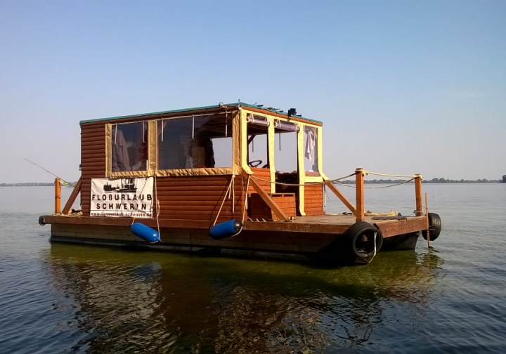 Hausboot 6er Floß Bild 1