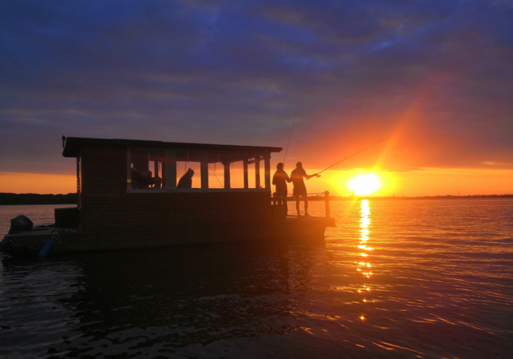 Hausboot 8er Floß Bild 1