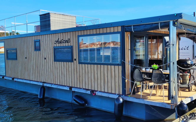 Hausboot Auszeit mit Sauna -führerscheinfrei- Bild 1