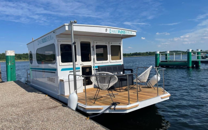 Hausboot Ferien auf dem Wasser Bild 1