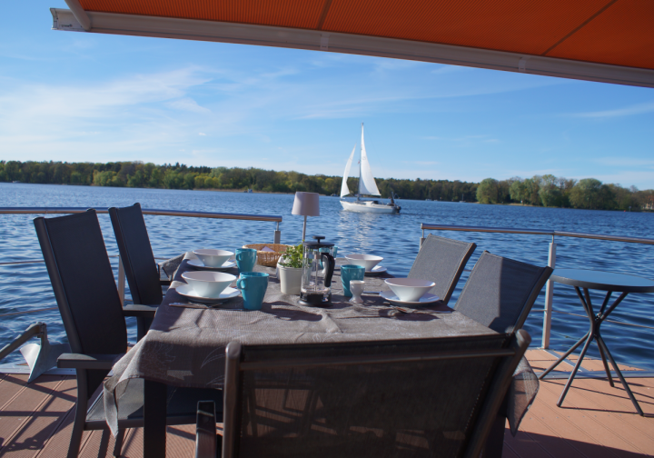 Hausboot Hausboot Ahoi-Boot.Berlin ? führerscheinfrei bei Berlin | 5 Pers | Sonnenterrasse Bild 3