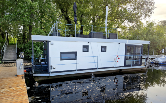 Hausboot Hausboot HB1 - Festlieger (Ausfahrt mit Skipper auf Anfrage möglich) Bild 1