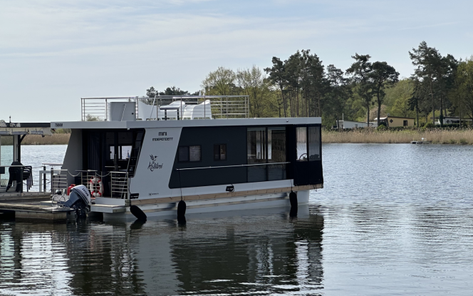 Hausboot Kolibri | Waterbus S.C. Independent Bild 1