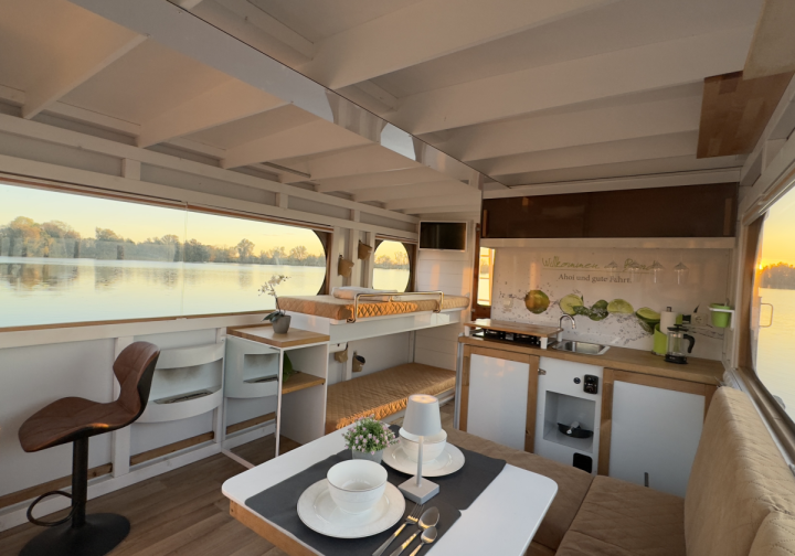 Hausboot Private Hausboot Experience mit Skipper Bild 2