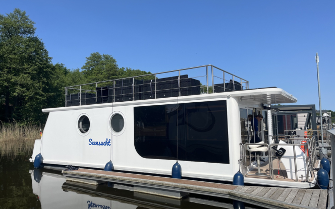 Hausboot Seensucht | UAB Houseboat LT Trimaran Houseboat 4300 Bild 1