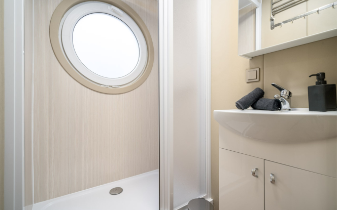 Hausboot Seensucht | UAB Houseboat LT Trimaran Houseboat 4300 Bild 13