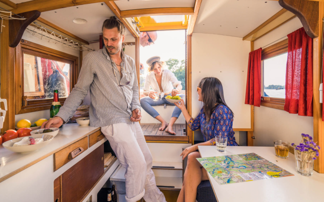 Hausboot Wasserkutsche Hausboot für 2-4 Personen Bild 4