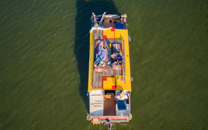 Hausboot Wasserkutsche Hausboot für 2-4 Personen Bild 10