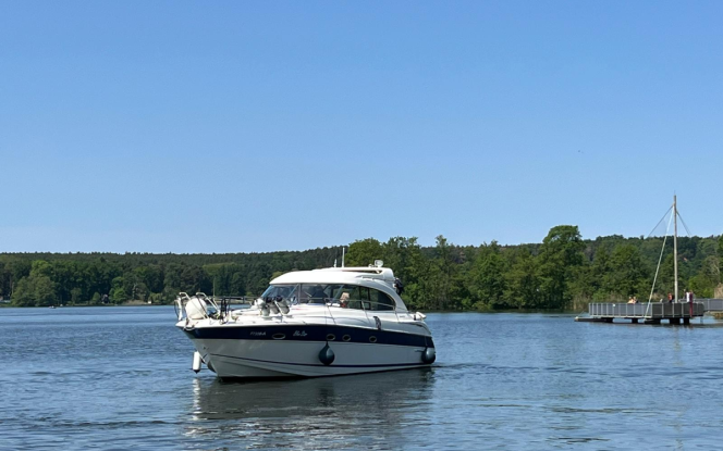 Motorboot 10 Personen Luxus Yacht mit Skipper / Blue Star Bild 3