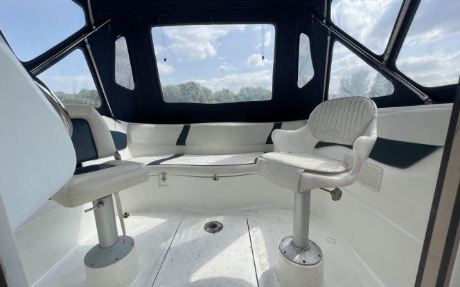 Motorboot 6 Personen Boot Johnnie Walker Bild 10