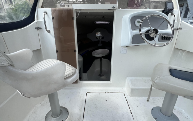 Motorboot 6 Personen Boot Johnnie Walker Bild 2