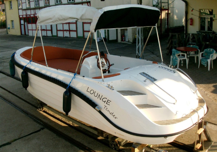 Motorboot 6m Lounge- Motorboot mit 60 PS Honda für 5+1 Personen ab 142 ? für 3 Stunden Bild 1